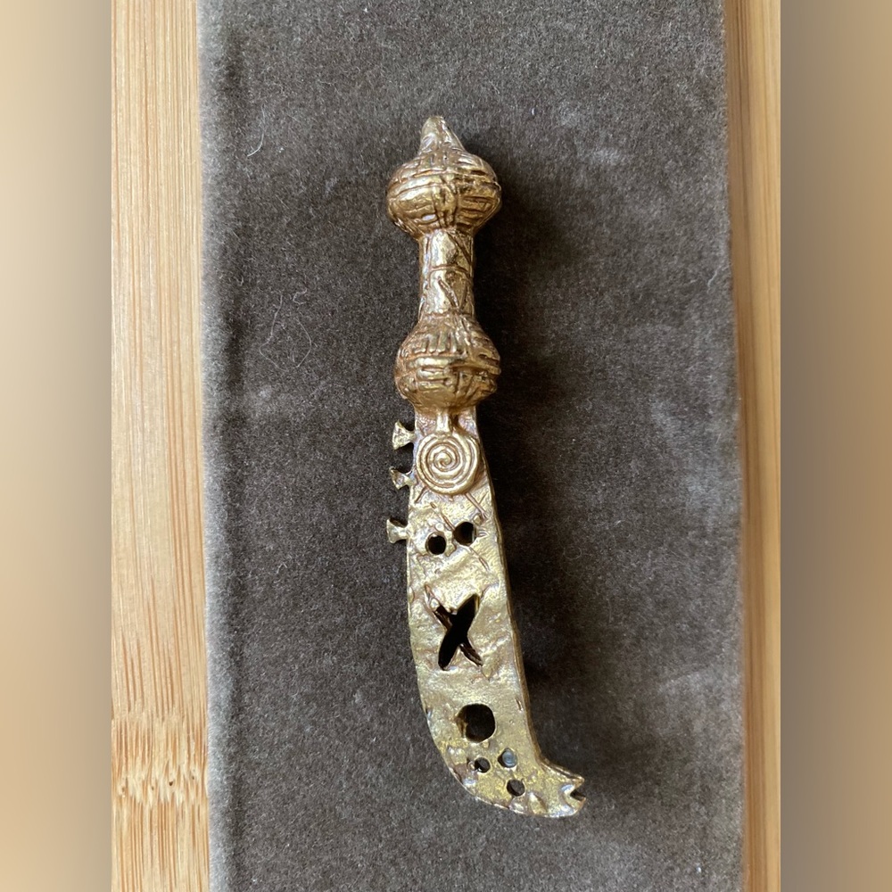 Machete brooch vintage men and women